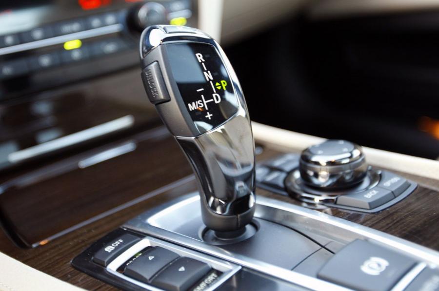  BMW 740Li 2011 года  (фото 18 из 48)
